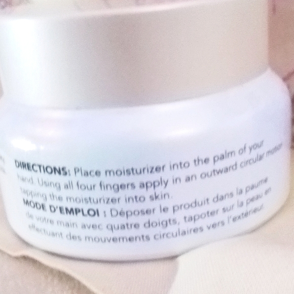 Saturday night Pretty Pop Probiotic Cream - Picture 2 of 3